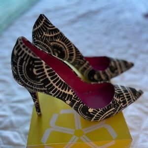 Trina Turk Samba De Roda pump